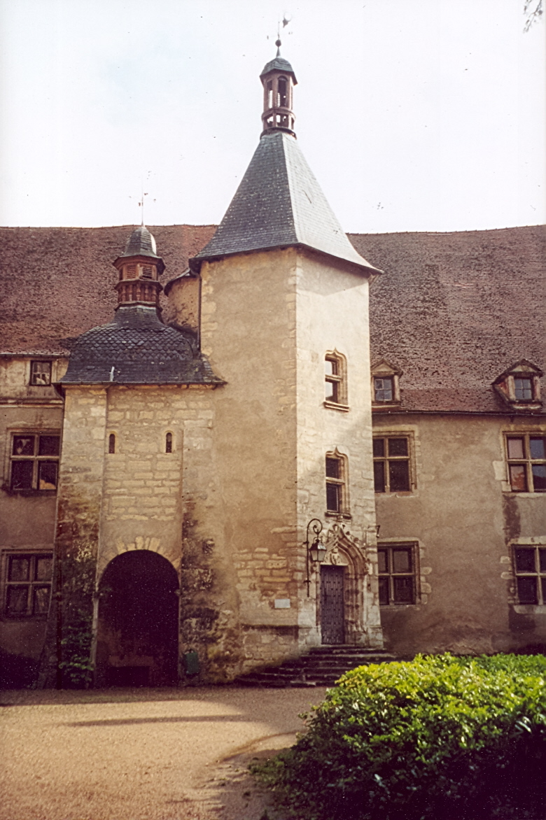 Tourelle du château de Veauce